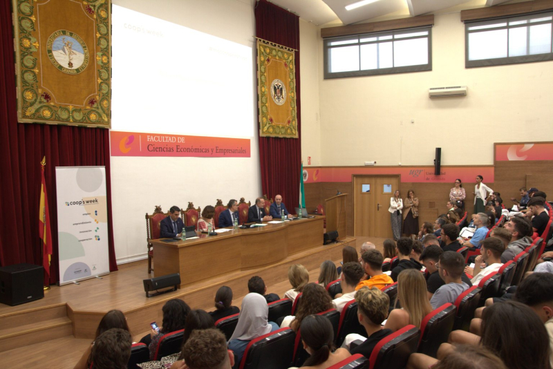 Aula magna en la Coop's Week en la Facultad de Ciencias Económicas y Empresariales Aula magna en la inauguración de la jornada Coop's Week en la Facultad de Ciencias Económicas y Empresariales