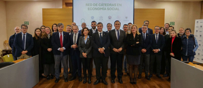 Foto de grupo de la firma de la Red de Cátedras de Economía Social Foto_grupo_presentacion_red_catedras