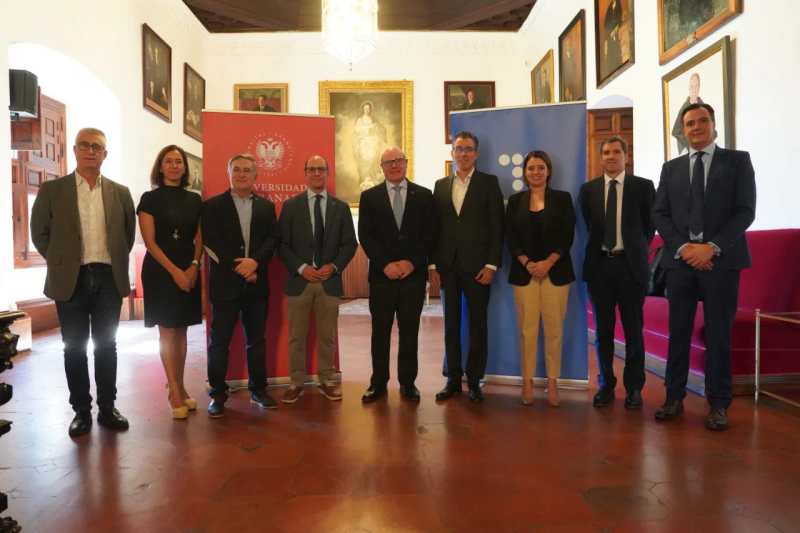 Representantes de Telefónica y de la Universidad de Granada Asistentes al acto de firma.